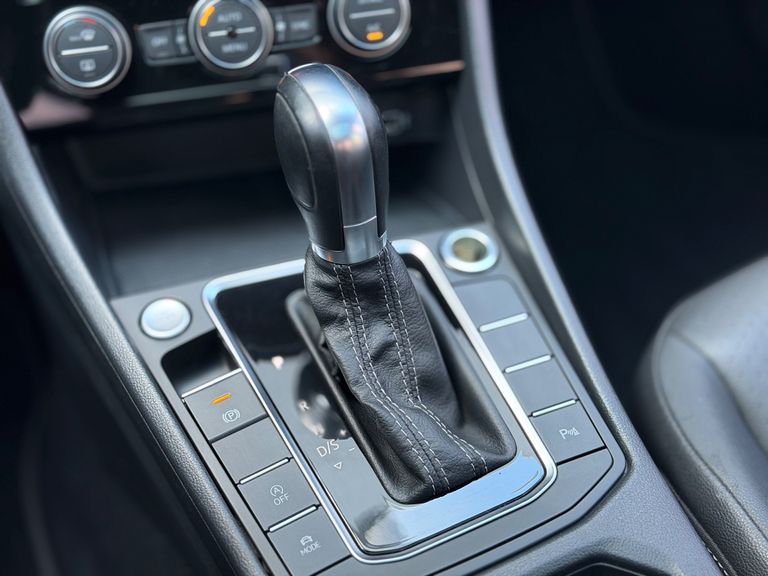 VolksWagen JETTA R-Line 250 TSI 1.4 Flex 16V Aut.