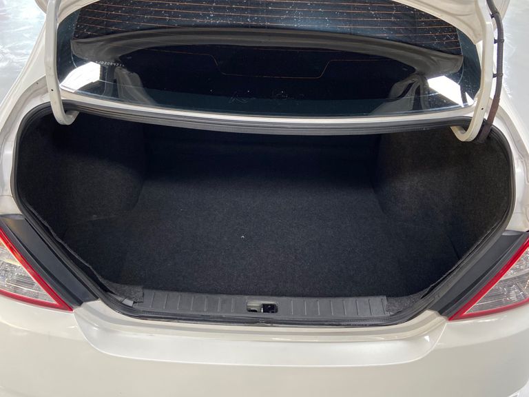 Nissan VERSA SL 1.6 16V FlexStart 4p Mec.