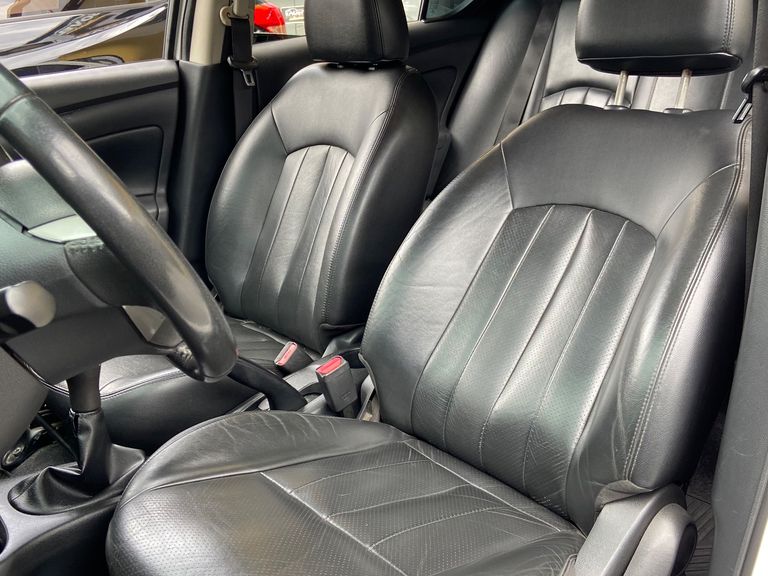 Nissan VERSA SL 1.6 16V FlexStart 4p Mec.