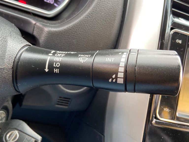 Nissan VERSA SL 1.6 16V FlexStart 4p Mec.