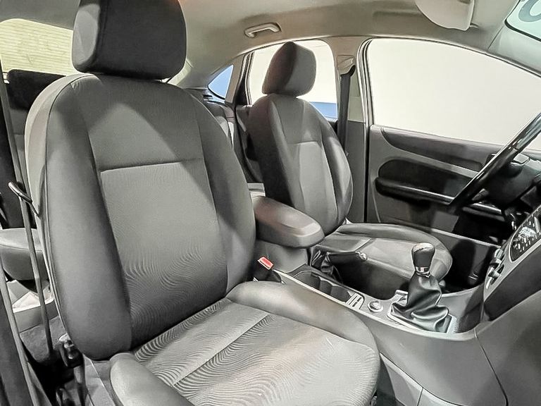 Ford Focus 1.6 S/SE/SE Plus Flex 8V/16V  5p