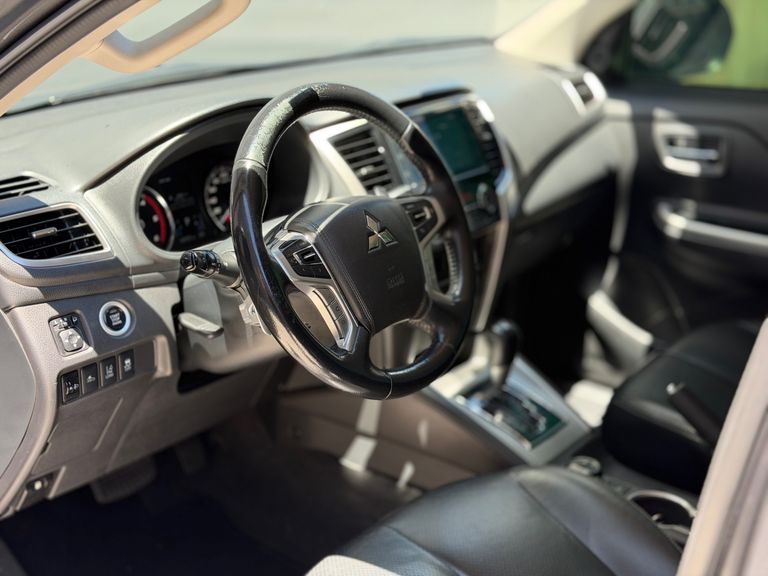 Mitsubishi L200 Triton Sport HPE-S 2.4 CD Dies. Aut