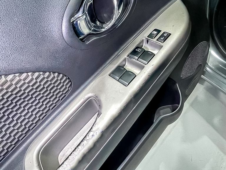 Nissan MARCH SV 1.0 12V Flex 5p