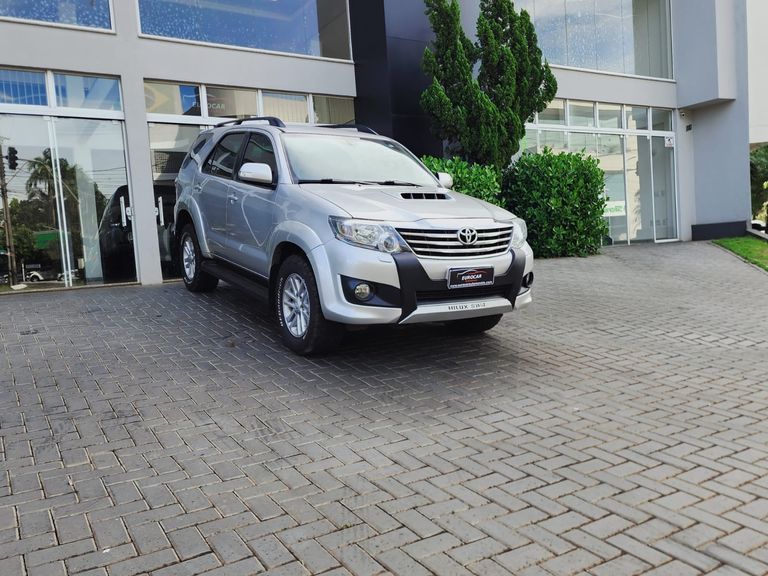 Toyota Hilux SW4 SRV D4-D 4x4 3.0 TDI Dies. Aut