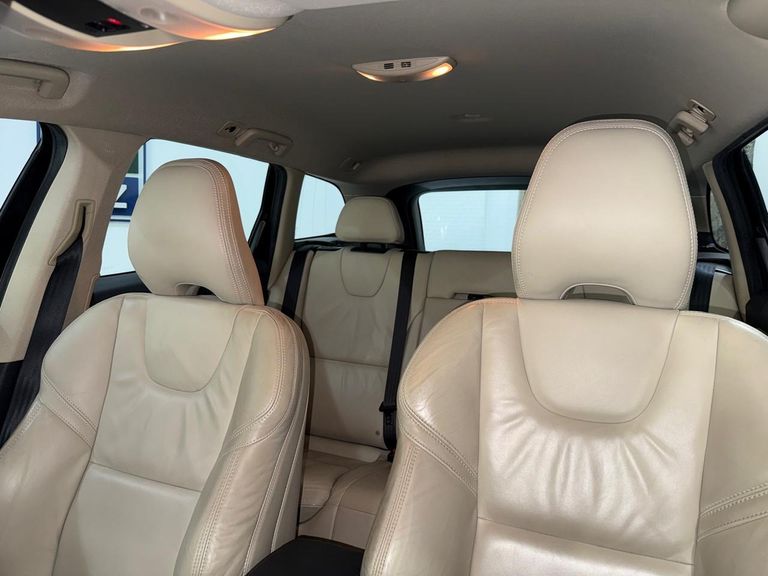 Volvo XC 60 2.0 T5  5p