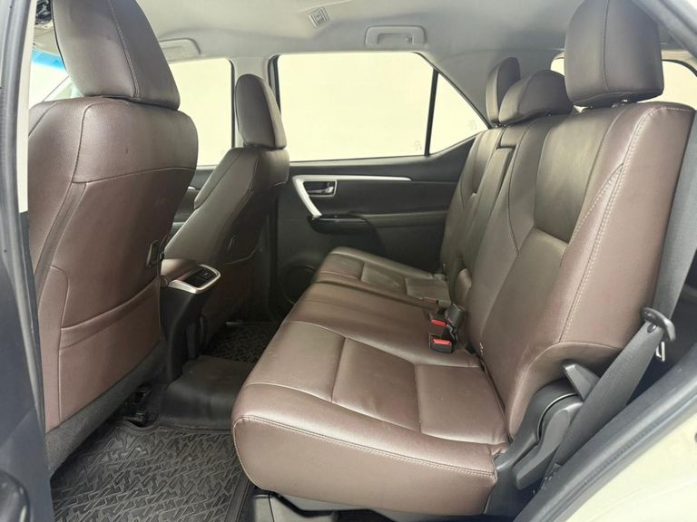 Toyota Hilux SW4 SRX 4x4 2.8 TDI 16V Dies. Aut.