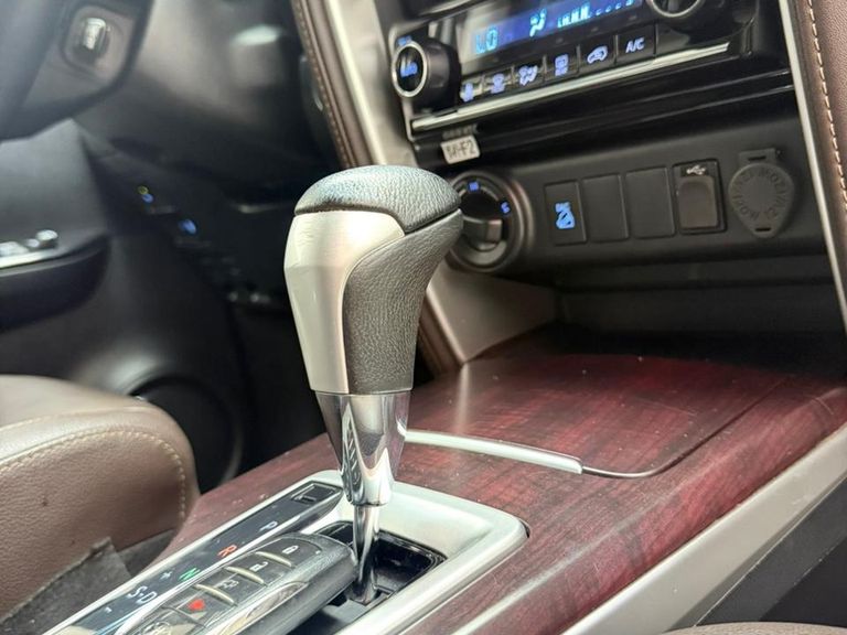 Toyota Hilux SW4 SRX 4x4 2.8 TDI 16V Dies. Aut.