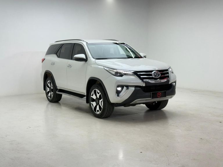 Toyota Hilux SW4 SRX 4x4 2.8 TDI 16V Dies. Aut.