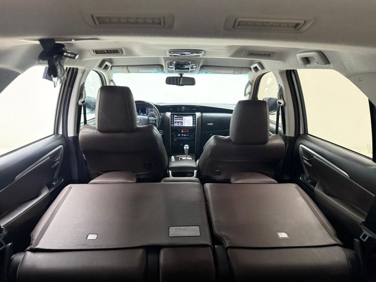 Toyota Hilux SW4 SRX 4x4 2.8 TDI 16V Dies. Aut.