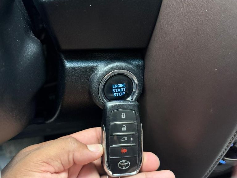 Toyota Hilux SW4 SRX 4x4 2.8 TDI 16V Dies. Aut.