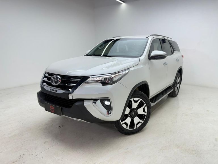 Toyota Hilux SW4 SRX 4x4 2.8 TDI 16V Dies. Aut.