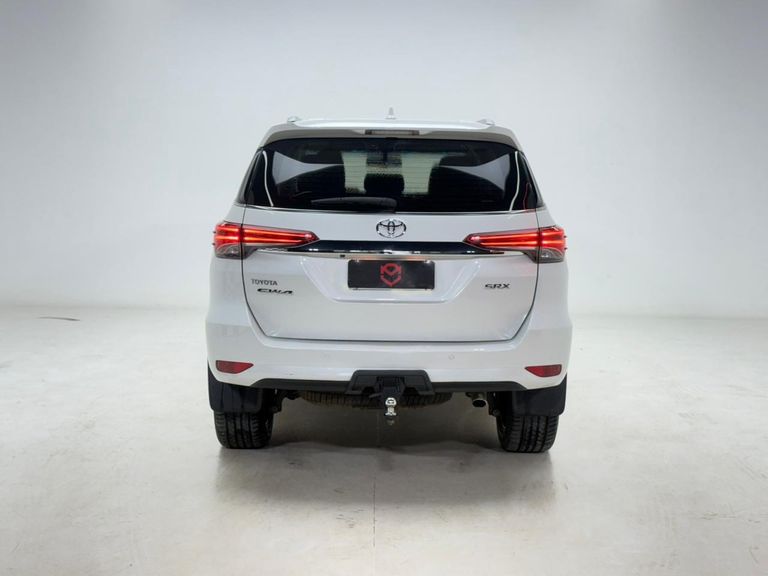 Toyota Hilux SW4 SRX 4x4 2.8 TDI 16V Dies. Aut.