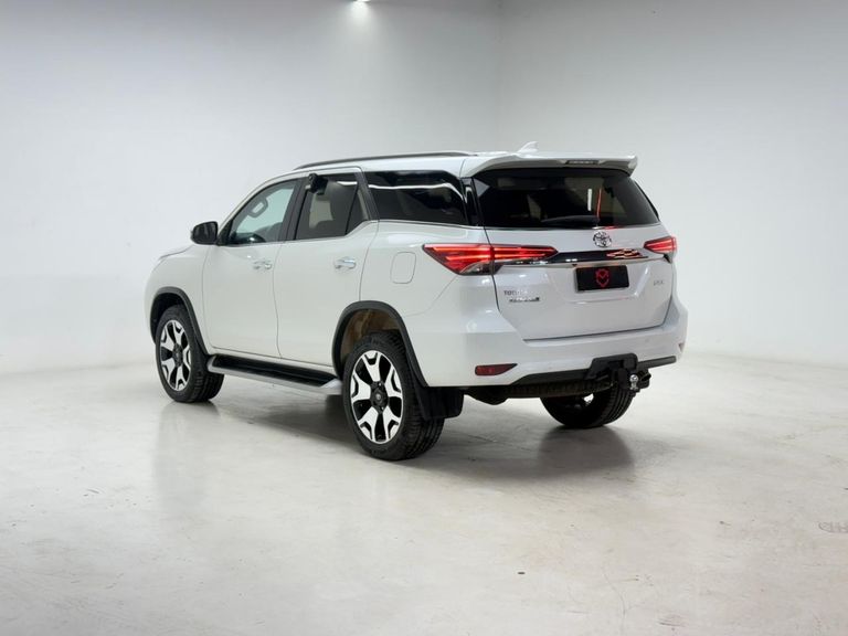 Toyota Hilux SW4 SRX 4x4 2.8 TDI 16V Dies. Aut.