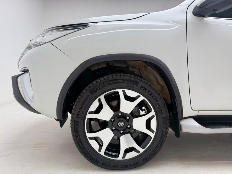 Toyota Hilux SW4 SRX 4x4 2.8 TDI 16V Dies. Aut.