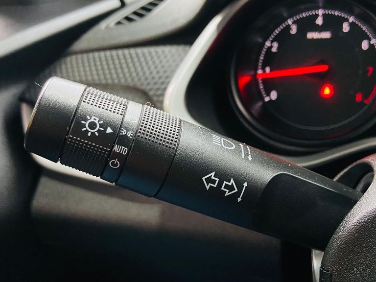 Chevrolet ONIX SEDAN Plus LT 1.0 12V Flex 4p Mec.