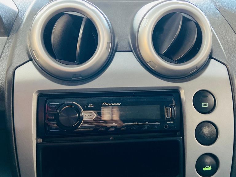 Ford Fiesta TRAIL 1.6 8V Flex 5p