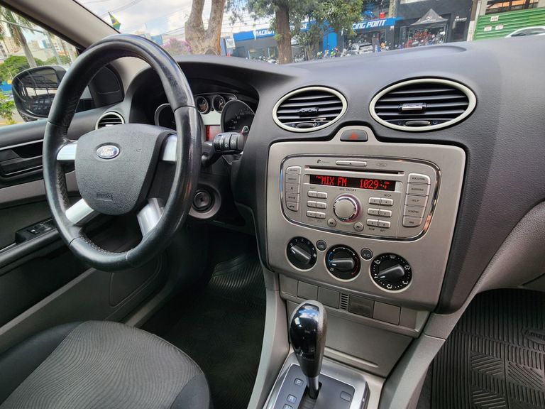 Ford Focus Sedan 2.0 16V/2.0 16V Flex 4p Aut.