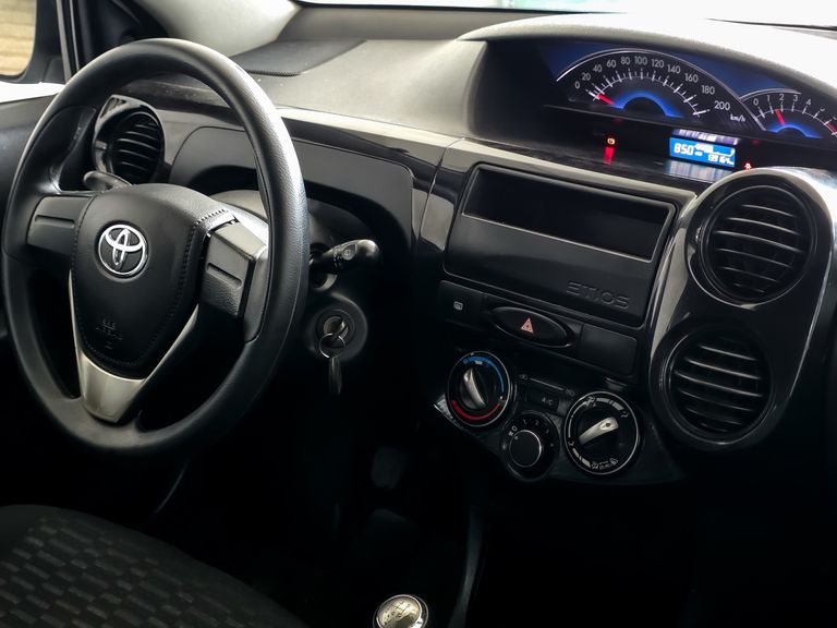 Toyota ETIOS X 1.3 Flex 16V 5p Mec.