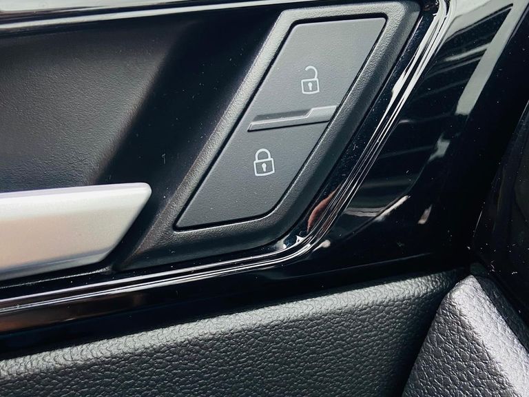 VolksWagen Nivus Highline 1.0 200 TSI Flex Aut.