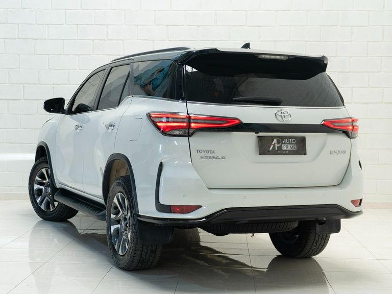 Toyota Hilux SW4 Diamond 2.8 TB 4x4 Die. Aut.