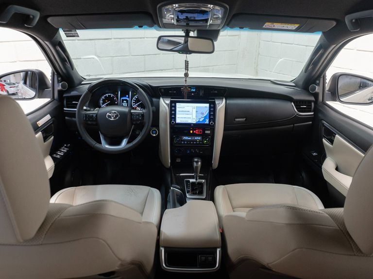 Toyota Hilux SW4 Diamond 2.8 TB 4x4 Die. Aut.