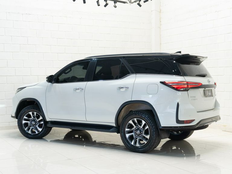 Toyota Hilux SW4 Diamond 2.8 TB 4x4 Die. Aut.