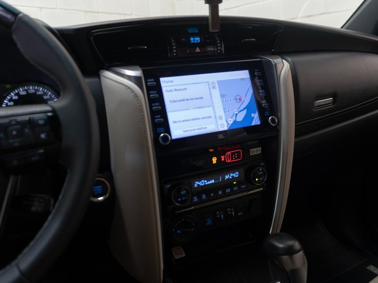 Toyota Hilux SW4 Diamond 2.8 TB 4x4 Die. Aut.