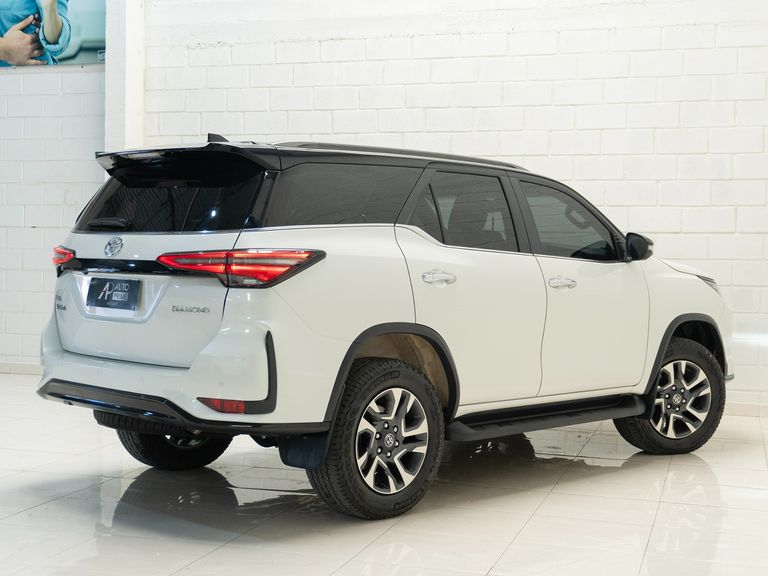 Toyota Hilux SW4 Diamond 2.8 TB 4x4 Die. Aut.