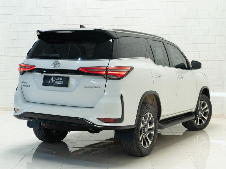 Toyota Hilux SW4 Diamond 2.8 TB 4x4 Die. Aut.