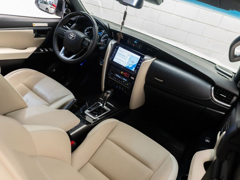 Toyota Hilux SW4 Diamond 2.8 TB 4x4 Die. Aut.