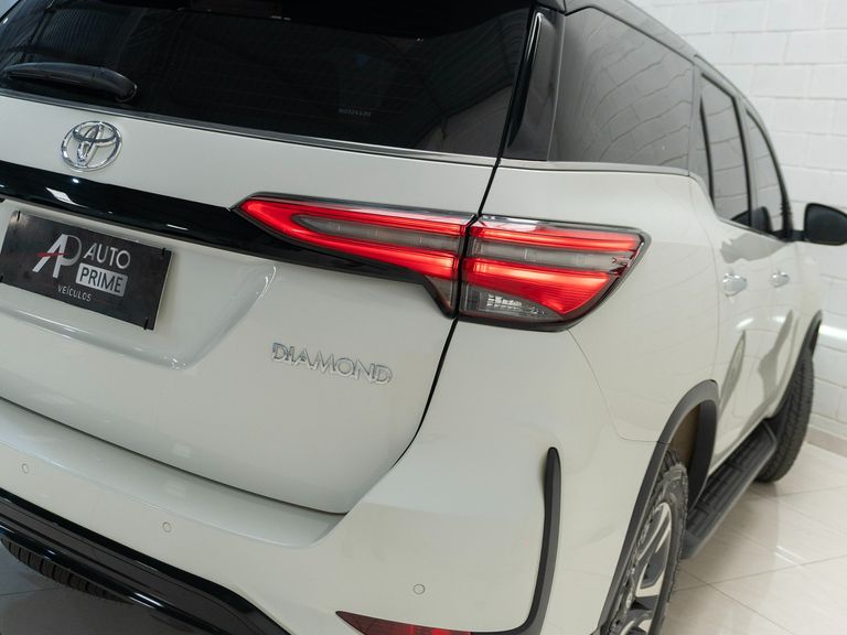 Toyota Hilux SW4 Diamond 2.8 TB 4x4 Die. Aut.