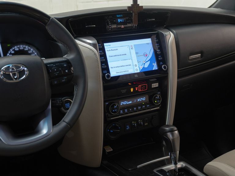 Toyota Hilux SW4 Diamond 2.8 TB 4x4 Die. Aut.