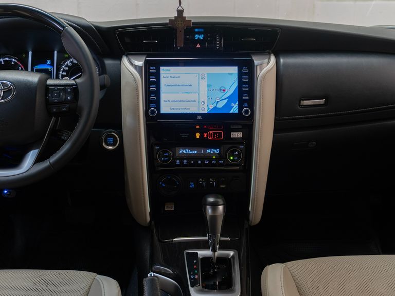 Toyota Hilux SW4 Diamond 2.8 TB 4x4 Die. Aut.