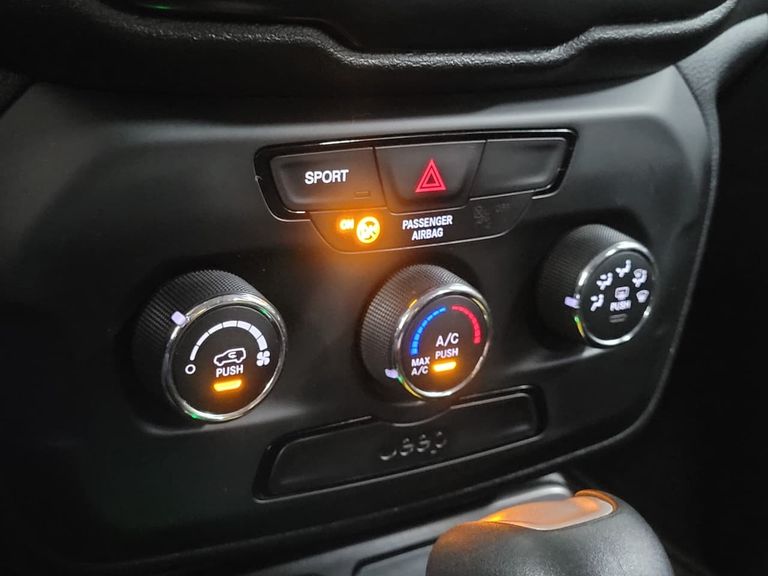 Jeep Renegade 1.8 4x2 Flex 16V Aut.