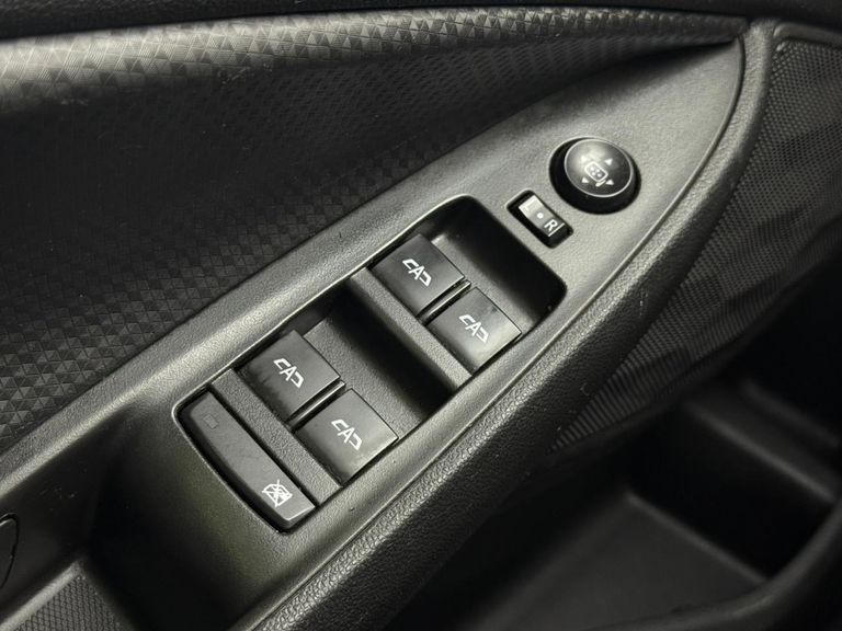 Chevrolet ONIX SEDAN Plus LT 1.0 12V Flex 4p Mec.