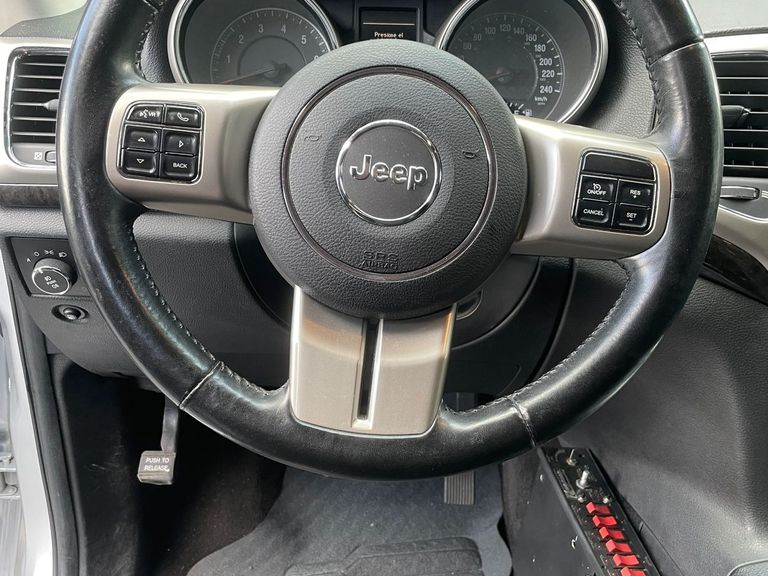 Jeep Grand Cherokee Laredo 3.6 4x4 V6 Aut.