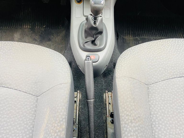 Renault Clio Hi-Flex 1.0 16V 3p