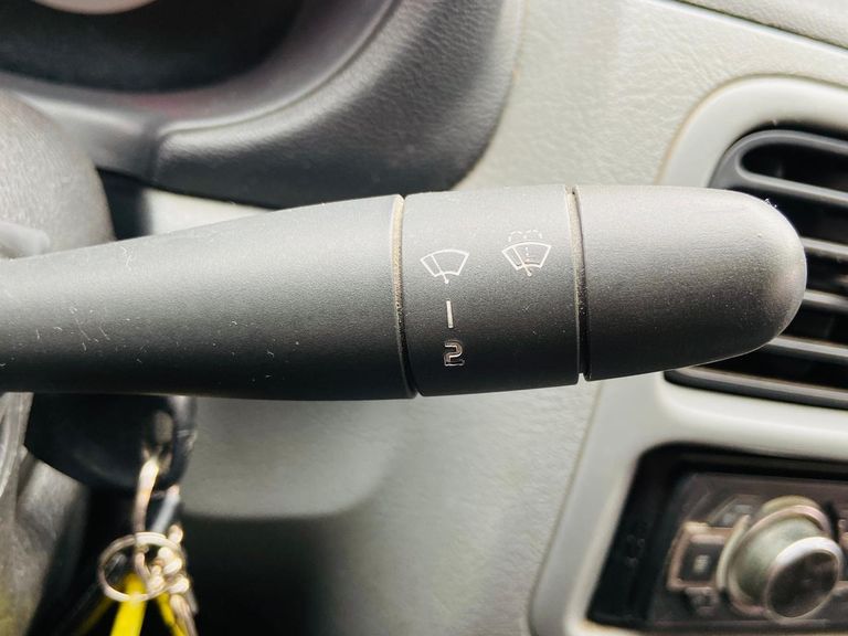 Renault Clio Hi-Flex 1.0 16V 3p