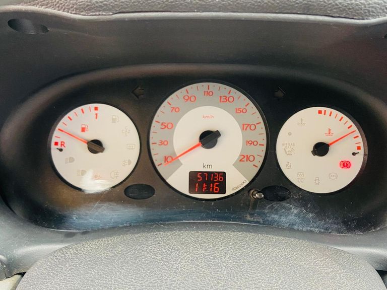 Renault Clio Hi-Flex 1.0 16V 3p