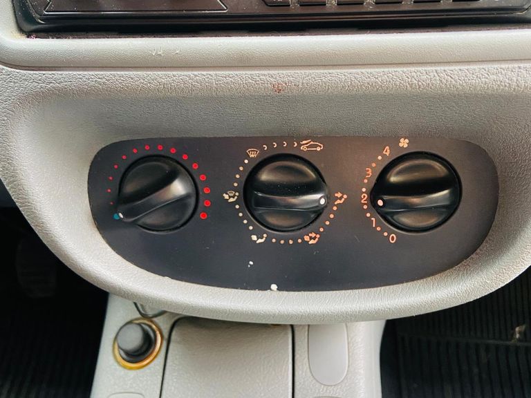 Renault Clio Hi-Flex 1.0 16V 3p