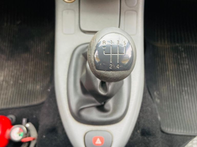 Renault Clio Hi-Flex 1.0 16V 3p