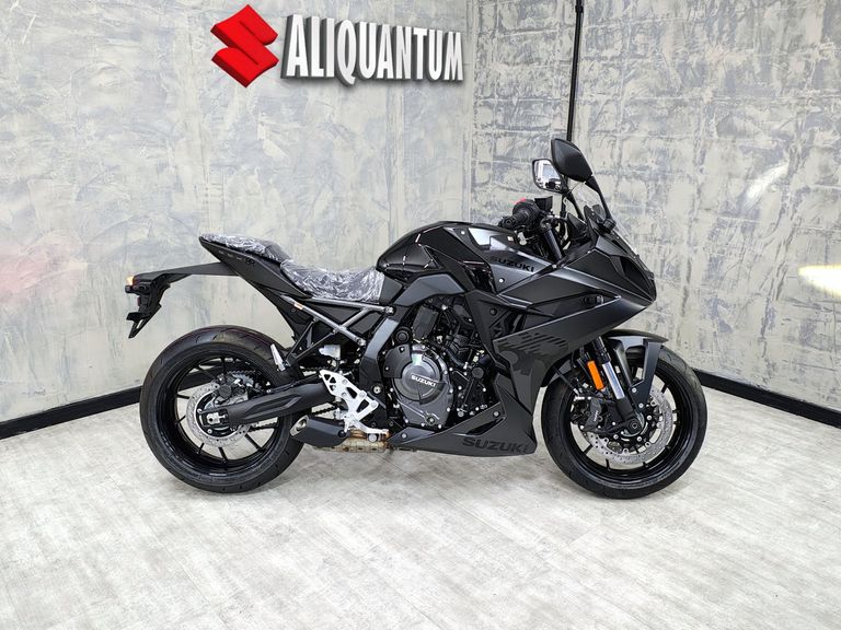 SUZUKI GSX-8R