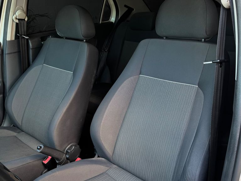 VolksWagen VOYAGE TREND 1.6 Mi Total Flex 8V 4p