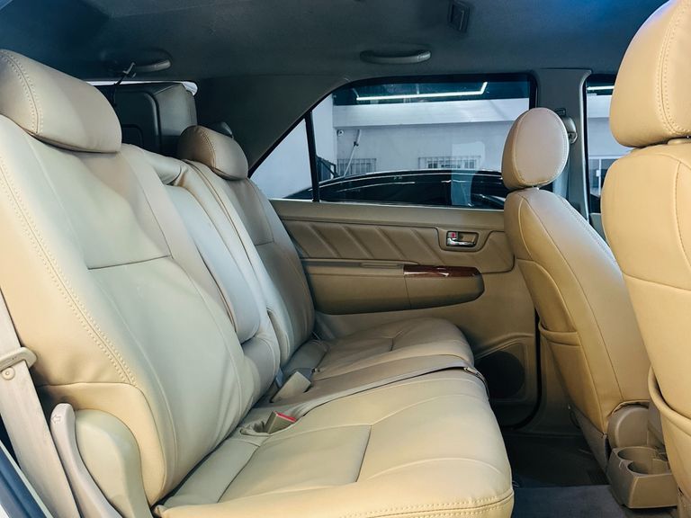 Toyota Hilux SW4 SRV D4-D 4x4 3.0 TDI Dies. Aut