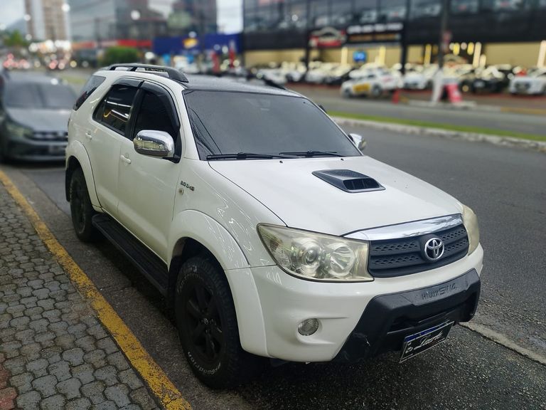 Toyota Hilux SW4 SRV D4-D 4x4 3.0 TDI Dies. Aut