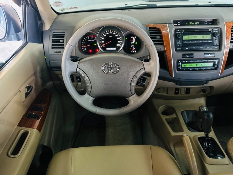 Toyota Hilux SW4 SRV D4-D 4x4 3.0 TDI Dies. Aut