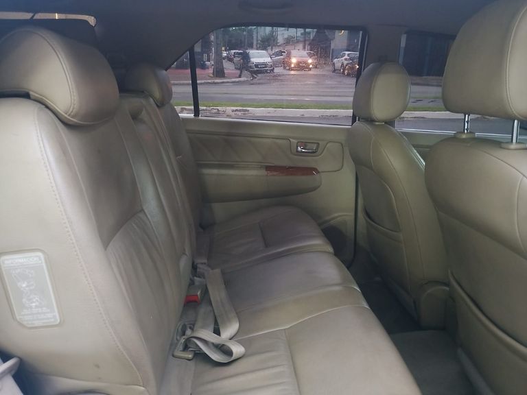 Toyota Hilux SW4 SRV D4-D 4x4 3.0 TDI Dies. Aut