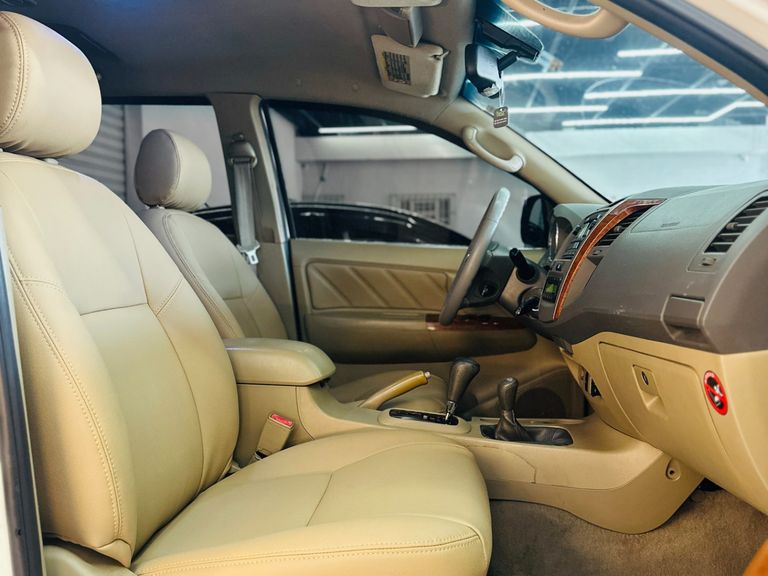 Toyota Hilux SW4 SRV D4-D 4x4 3.0 TDI Dies. Aut