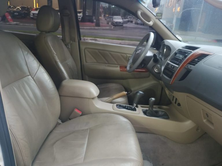 Toyota Hilux SW4 SRV D4-D 4x4 3.0 TDI Dies. Aut