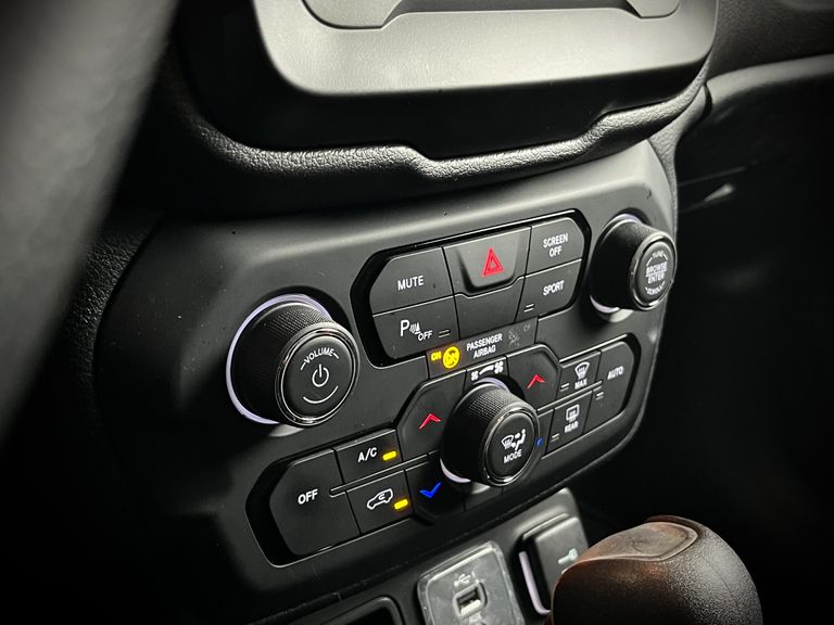 Jeep Renegade Sport 1.8 4x2 Flex 16V Aut.